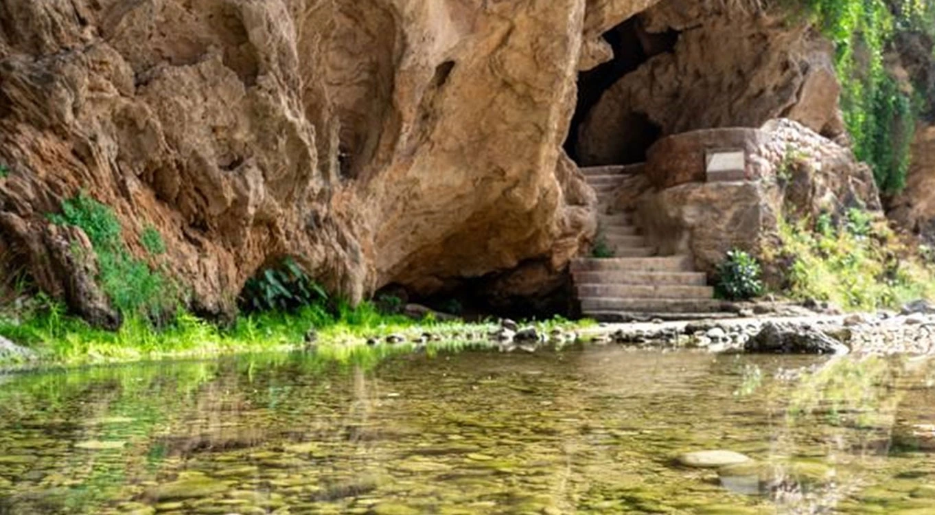 Swim in the natural pool at Jebel Ittin and Ayn Gharziz