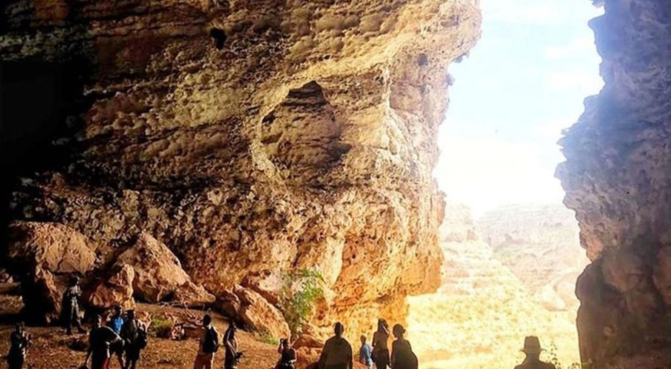 Full Day Private Guided Hiking Tour of Salalah Teeq Cave